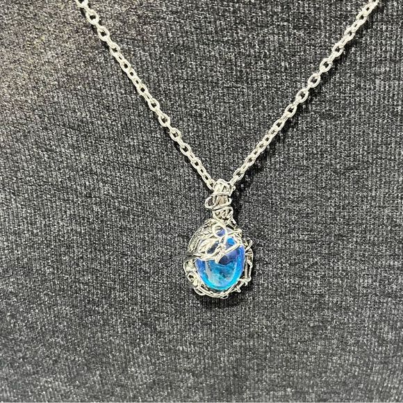 Silver Chain Necklace w/ Stunning Bright Blue Stone - Picture 3 of 7